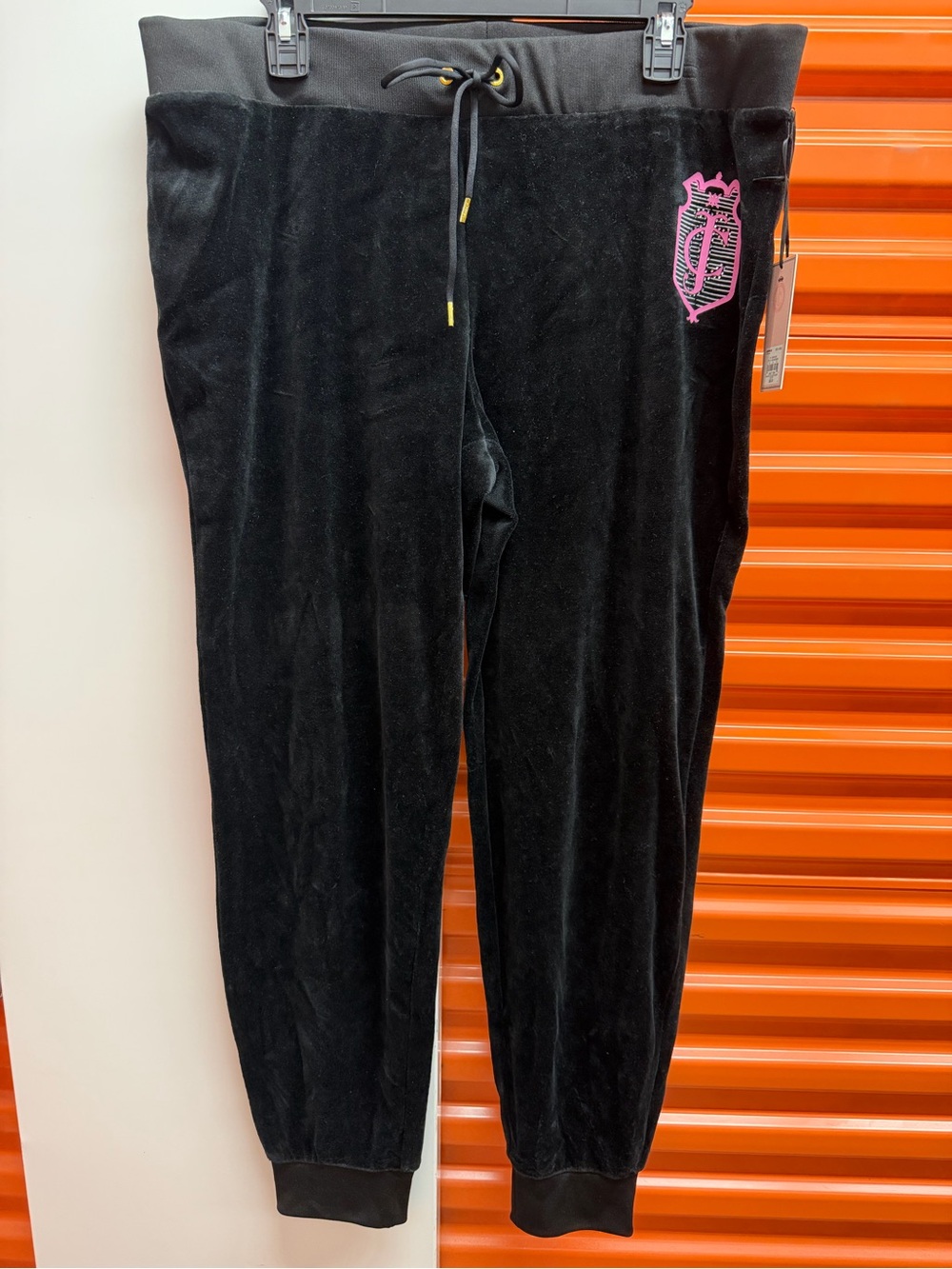 NWT Juicy Couture Women Black Velour Joggers with Pink Crest Size L